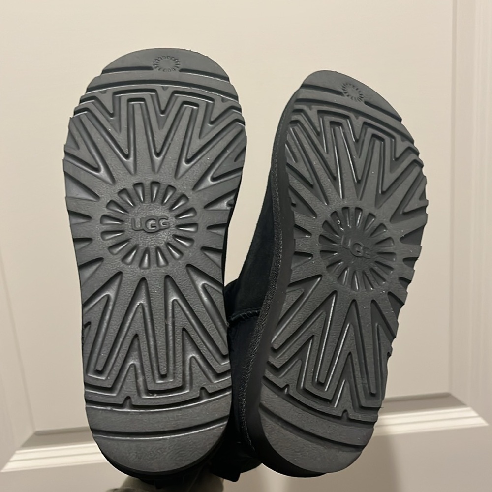 UGG Classic Mini